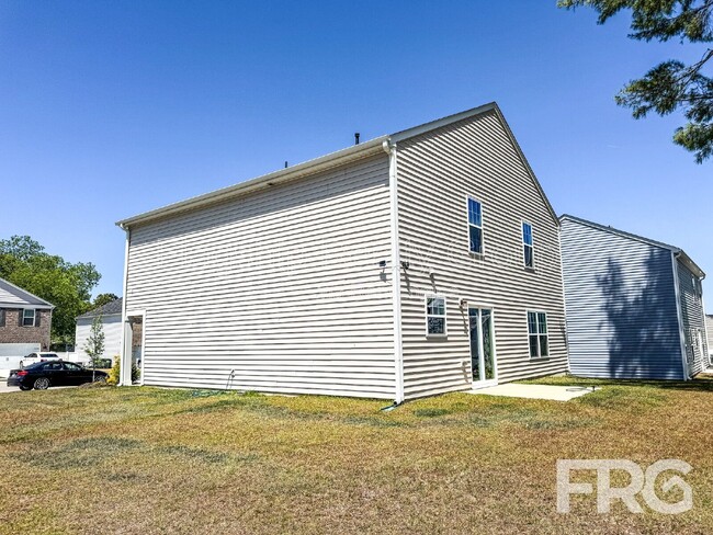 Foto del edificio - 1313 Riverstone Dr