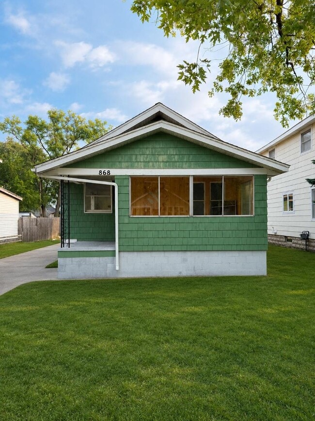 Building Photo - 868 E Dale Ave