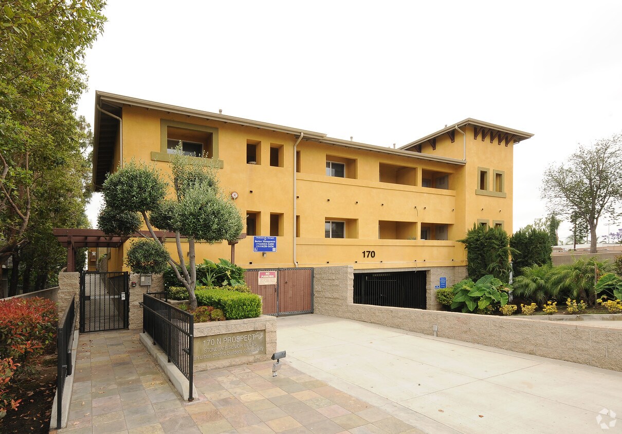 Foto principal - Stonegate Senior Apartments