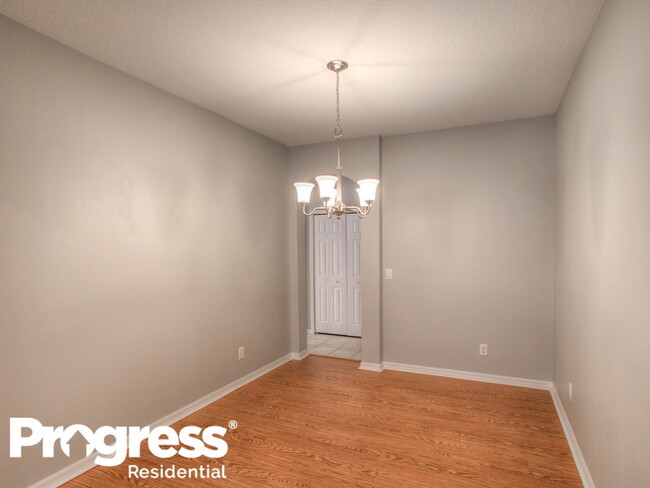Building Photo - 702 Star Pointe Dr
