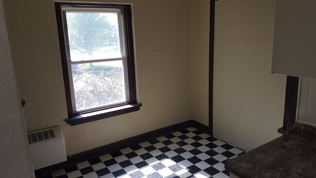 Foto del edificio - 2 bedroom 1 bath apartment