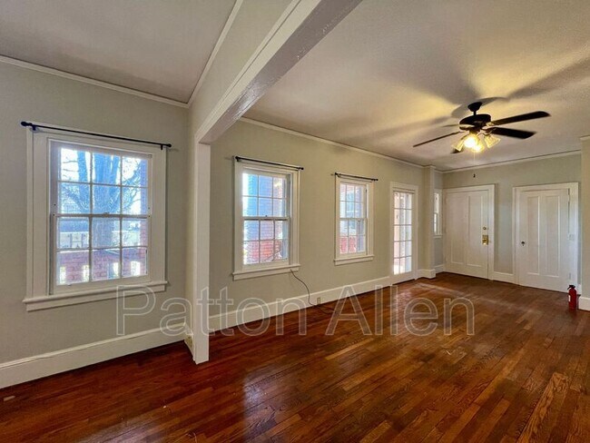Building Photo - 116 E Chestnut St