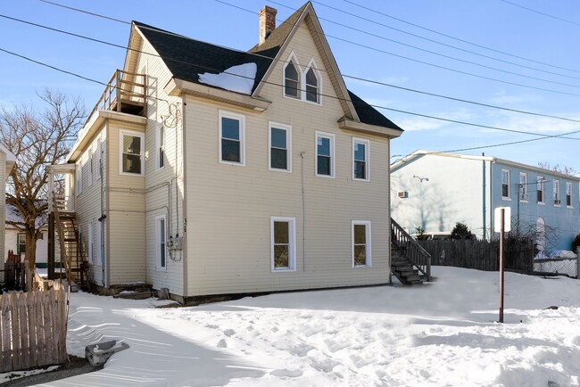 Building Photo - 126 S 4th St