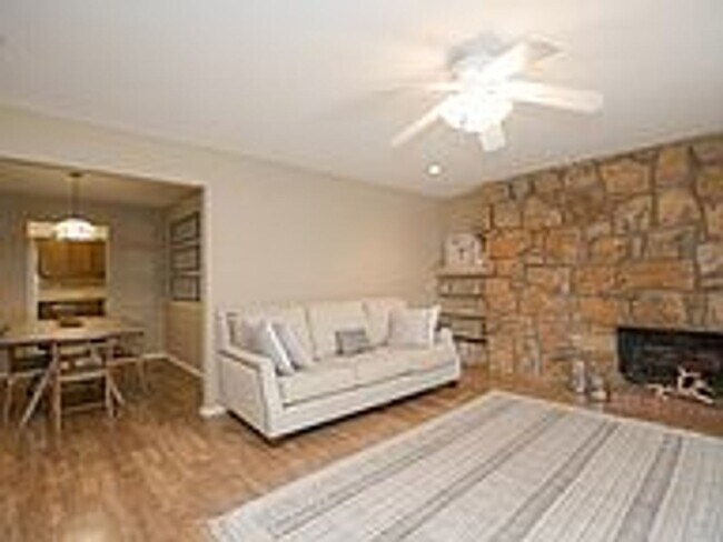 Foto del edificio - 2432 E 55th Pl