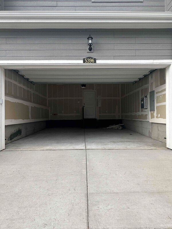 Foto del edificio - 5396 Euclid Dr