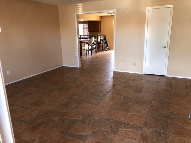 Photo - 1203 W Cheyenne Dr House