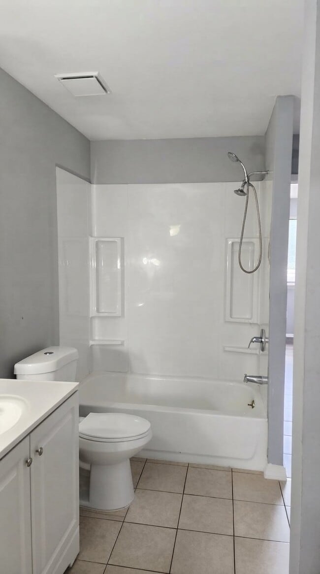 Building Photo - 2530 Cottonwood Ct