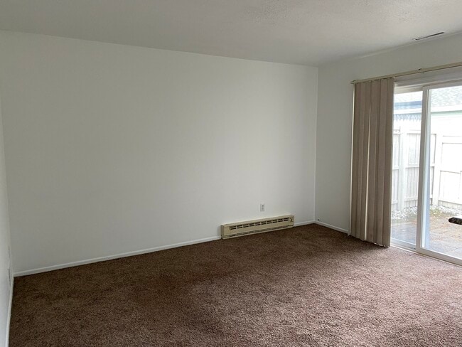 Living room - 18 Morningside Ter