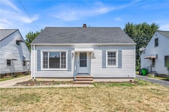 Building Photo - 13305 Shady Oak Blvd