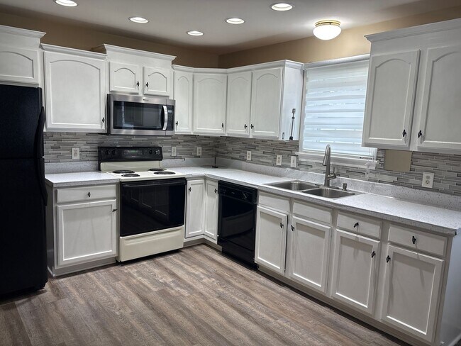 Foto del edificio - Available Now! Chatham Creek 3 Bedroom 2.5...