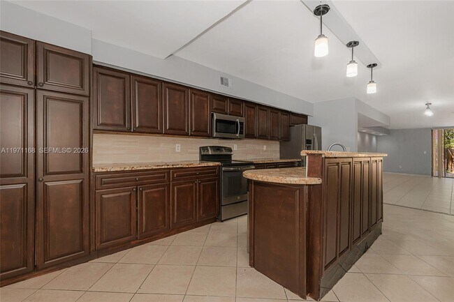 Foto del edificio - 20536 NE 6th Ct