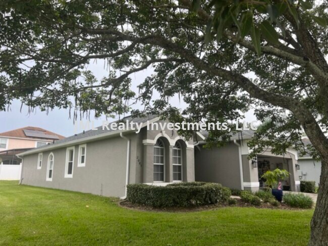 Building Photo - 3 bedroom 2 bath  corner lot in Oviedo's C...