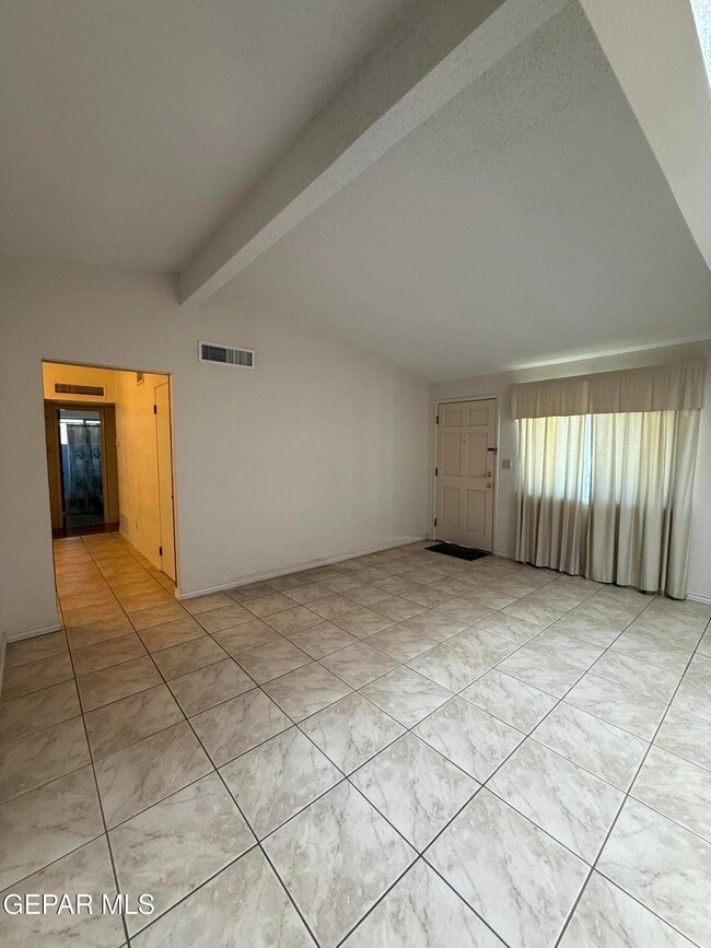 Building Photo - 10449 Chinaberry Dr