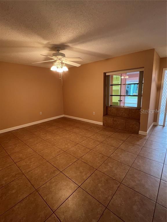 Building Photo - 6267 Green View Cir
