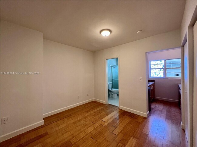 Building Photo - 825 Euclid Ave
