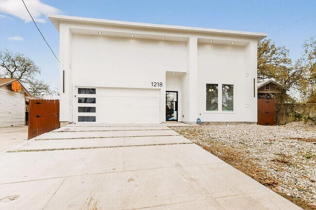 Foto del edificio - Modern 3 Bed, 3 Bath Home Near Downtown Dallas