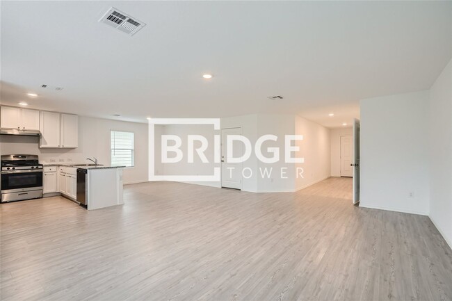 Building Photo - 2439 Lake Hills