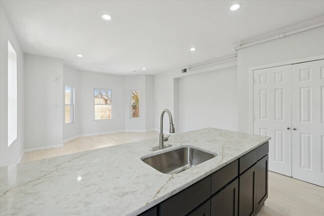 Building Photo - 1919 W Diamond St