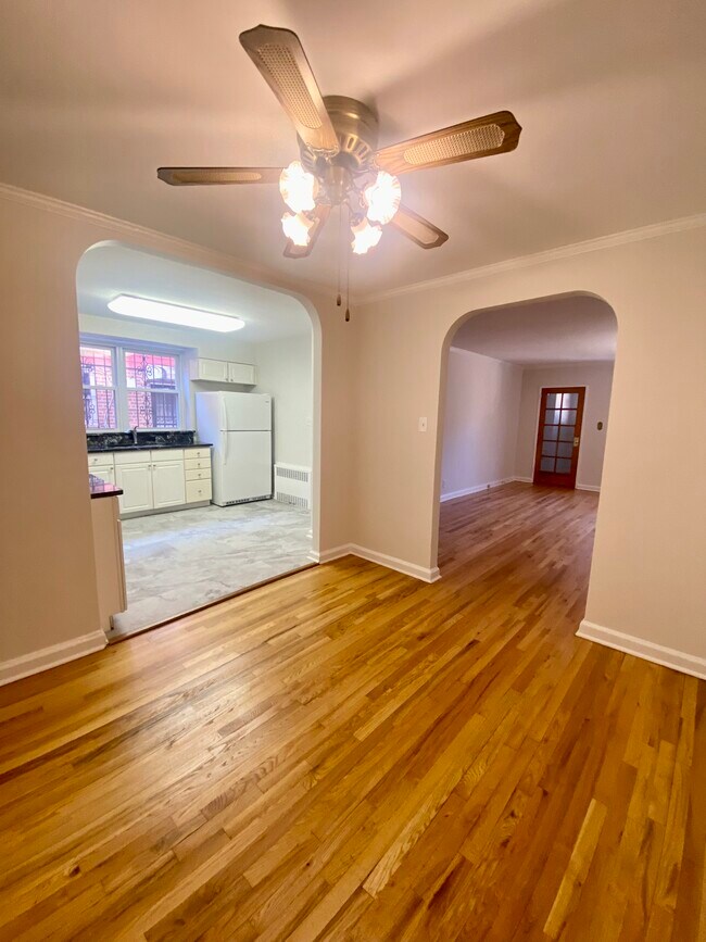 Foto del edificio - 1743 E 27th St