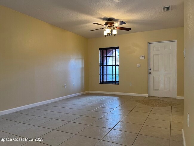 Building Photo - 605 Margie Dr