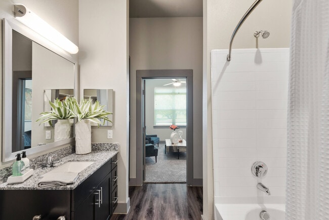 Modern Bathroom in Discovery Park, Denton TX | Sleek & Luxurious - Discovery Park