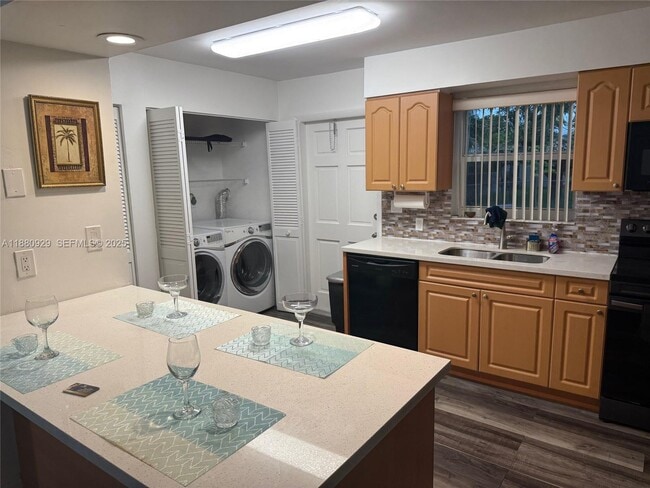 Building Photo - 2452 Madison St