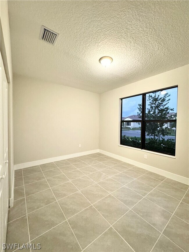 Foto del edificio - 5570 Cassidy Ln