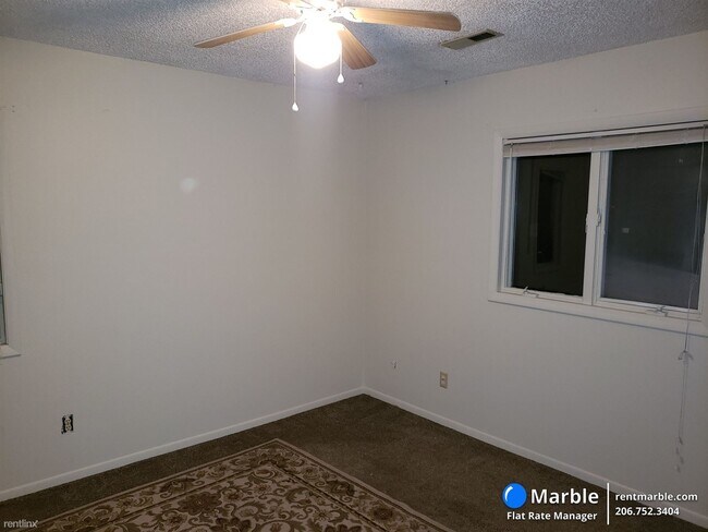 Building Photo - 2 br, 1 bath Townhome - 760 E Springmont Dr