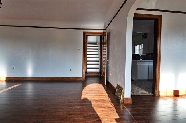 Foto del edificio - Cute as a button 3 Bedroom 1.5 Bath Tudor ...