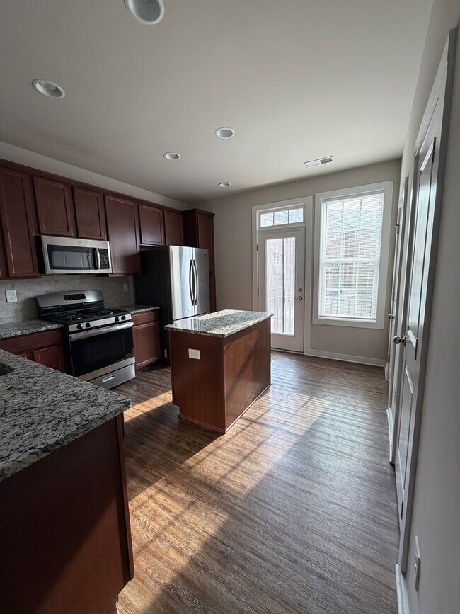Foto del edificio - Beautiful Townhome in Charlotte