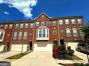Building Photo - 9333 Cumbria Valley Dr