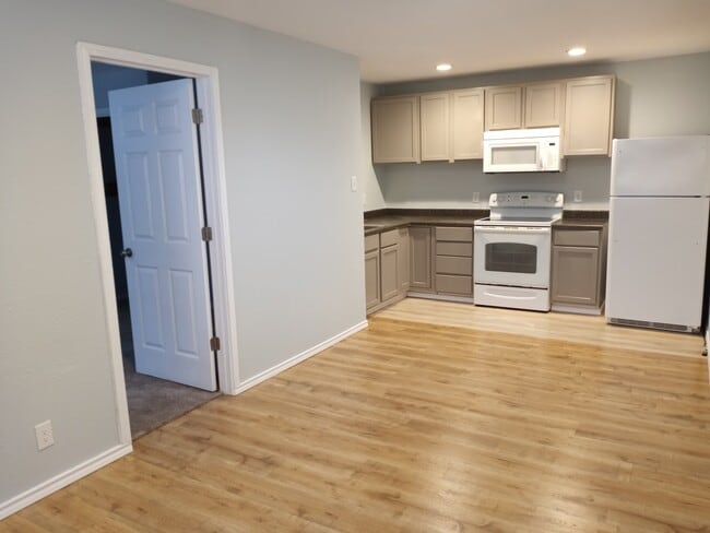 kitchen - 513 Wolf St