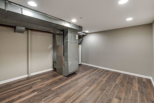 Building Photo - 7309 W 110th St