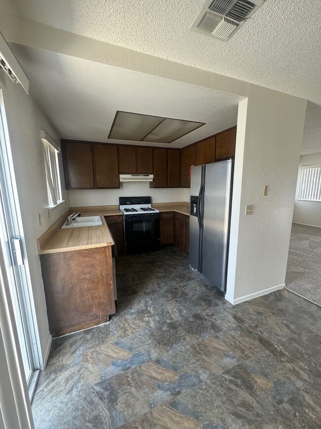 Building Photo - 6739