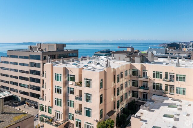 Building Photo - Market Court