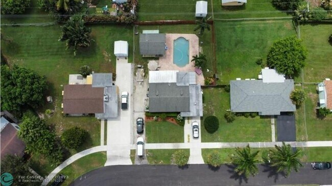 Foto del edificio - 321 Mid Pines Rd