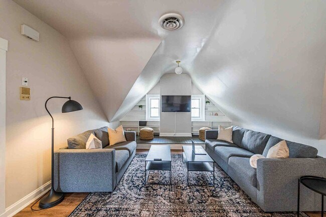 Foto del edificio - 351 Thrall St