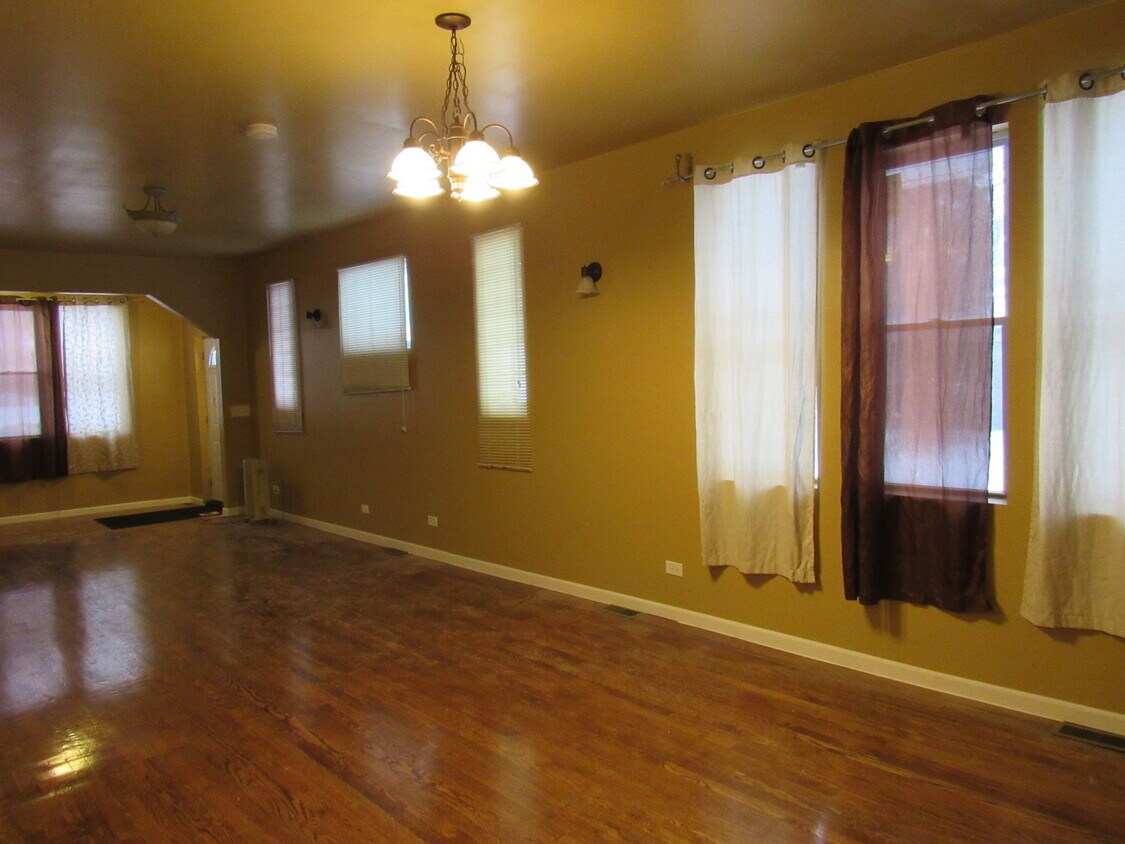 3010 Chicago Rd, South Chicago Heights, IL 60411 House Rental in