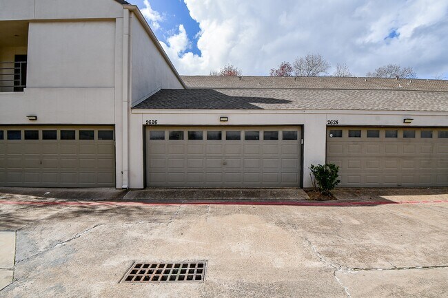 Foto del edificio - 2626 Bering Dr