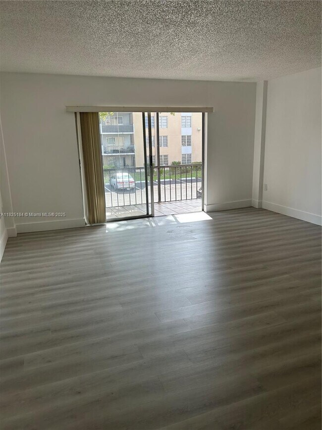 Foto del edificio - 4154 Inverrary Dr