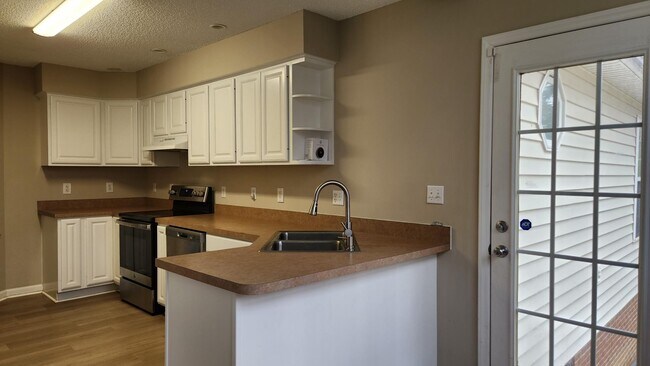 Building Photo - 109 Laura Ln