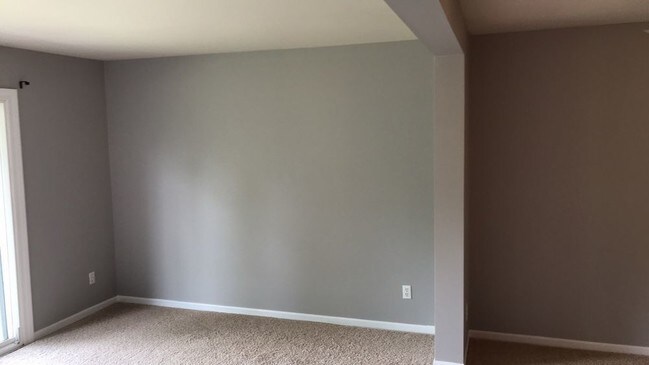 Building Photo - Renovated 2 BR 2BA Condo in Sharonville