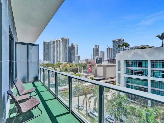 Foto del edificio - 121 NE 34th St