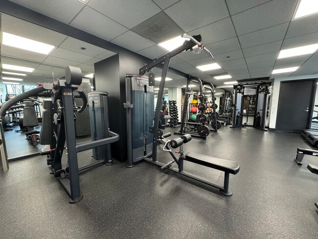 Building Photo - 400 N La Salle Dr