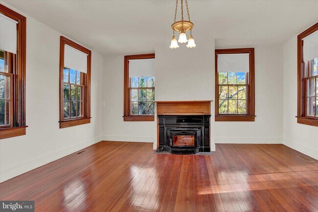 Foto del edificio - 330 Highview Rd