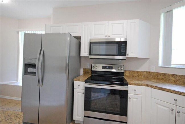 Building Photo - 3620 Sonoma Dr