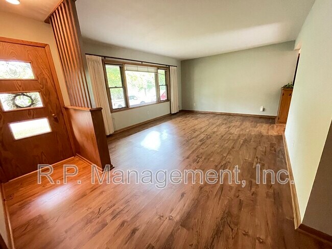 Foto del edificio - 6240 Jupiter Rd NE