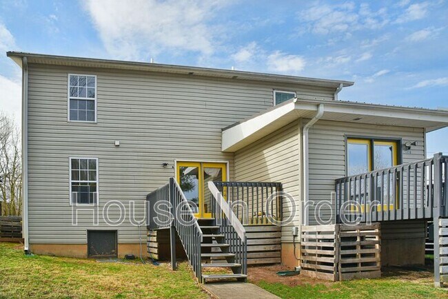 Foto del edificio - 580 Fairview Rd
