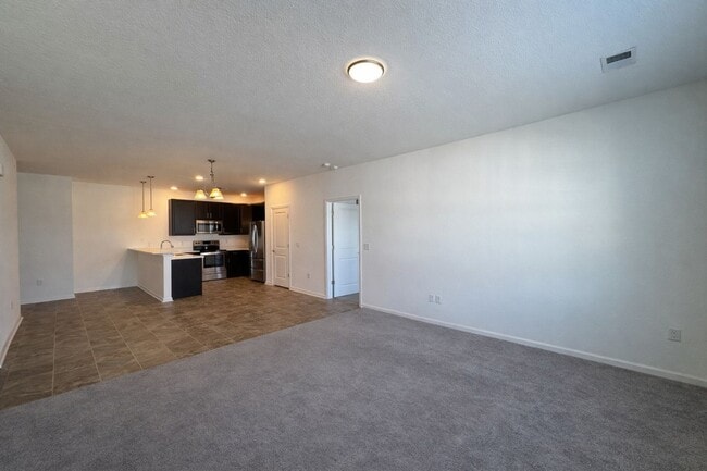 Foto del edificio - Bright & Stylish Condo in Spence Crossing with Open Layout
