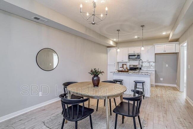 Building Photo - 27310 E Oak Vw Dr